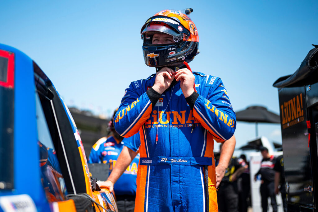 #18: Tyler Ankrum, McAnally Hilgemann Racing, LiUNA! Chevrolet Silverado