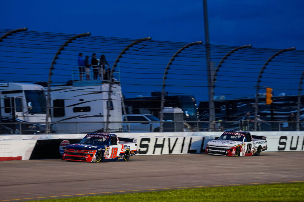#18: Tyler Ankrum, McAnally Hilgemann Racing, Ullico Chevrolet Silverado