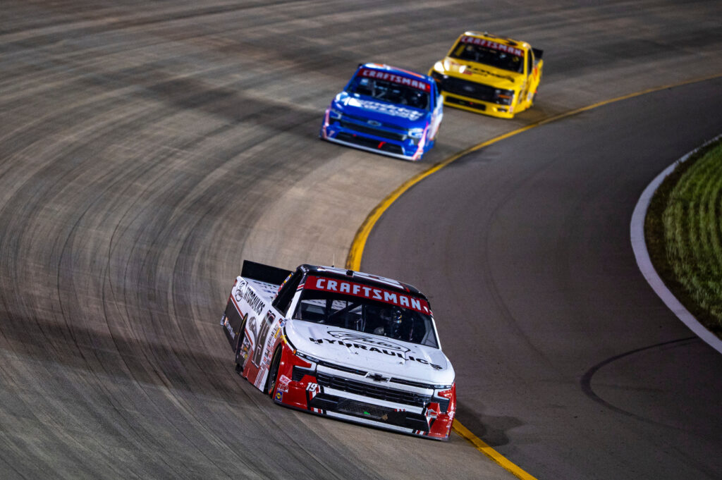 #19: Daniel Hemric, McAnally Hilgemann Racing, Gates Hydraulics Chevrolet Silverado
