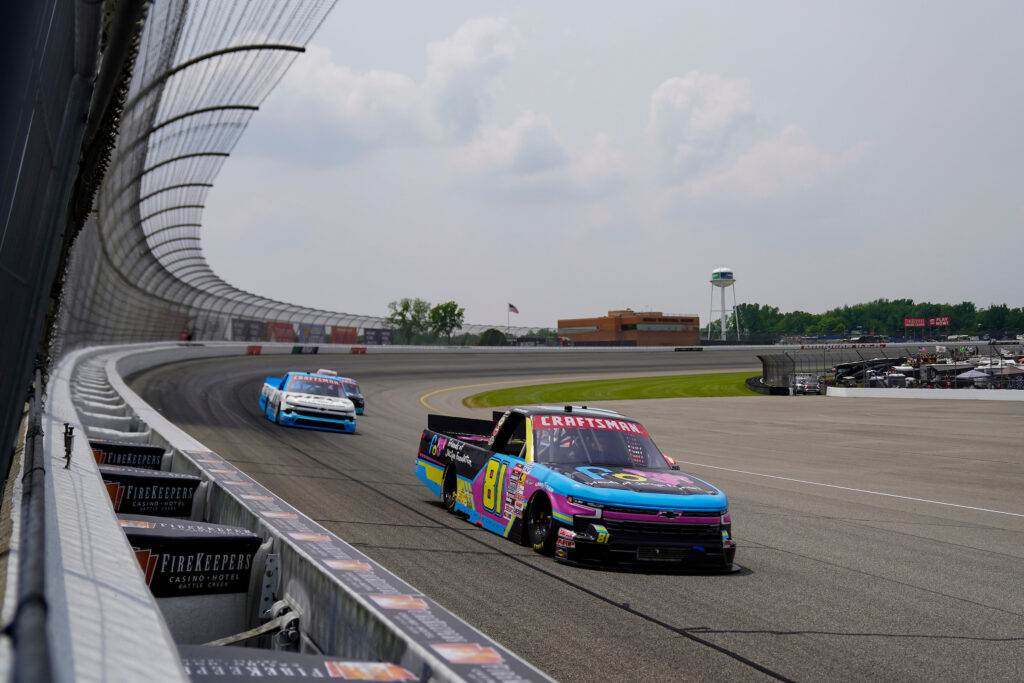 #81: Connor Mosack, McAnally Hilgemann Racing, Friends of Jaclyn Foundation Chevrolet Silverado