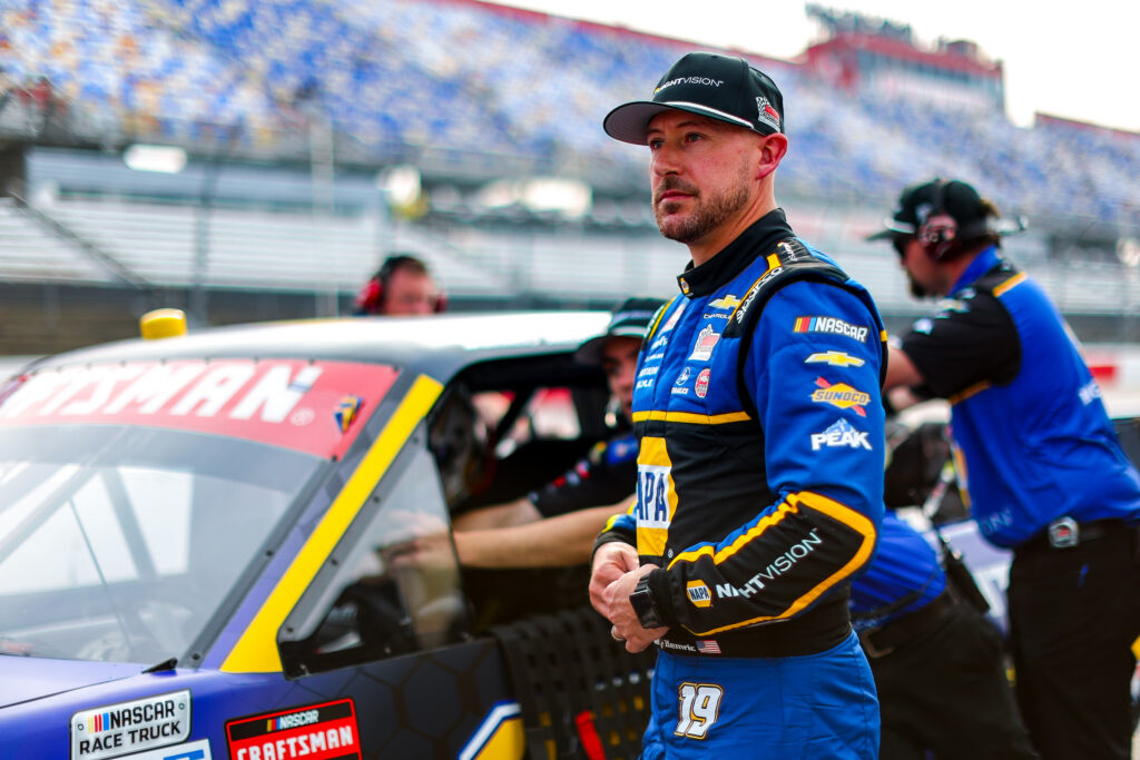 #19: Daniel Hemric, McAnally Hilgemann Racing, NAPA Nightvision Chevrolet Silverado