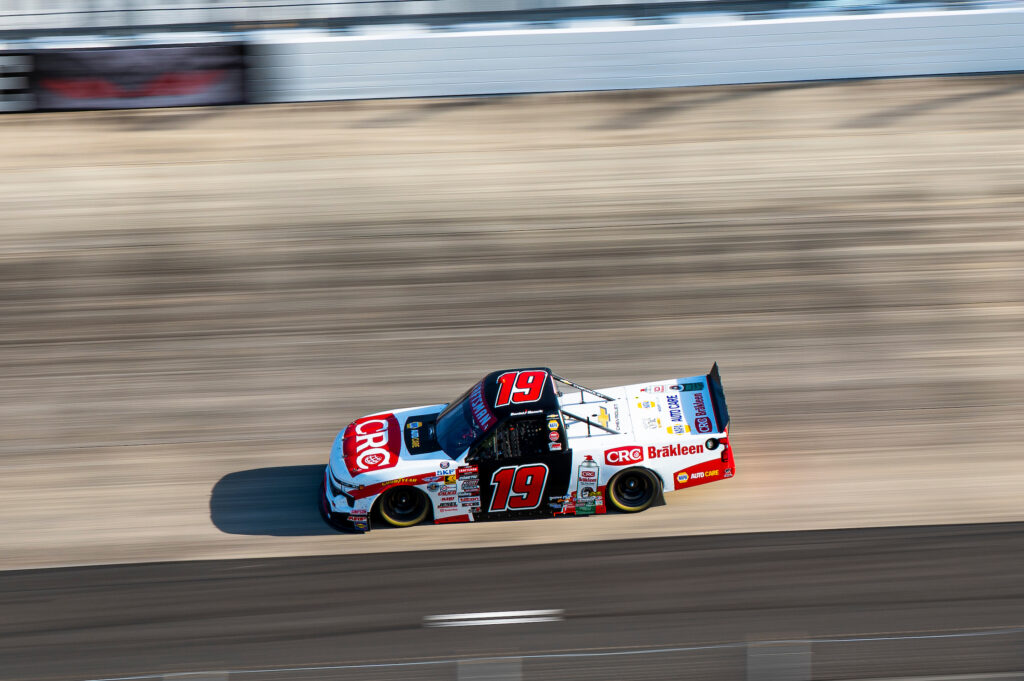 #19: Daniel Hemric, McAnally Hilgemann Racing, CRC Brakleen Chevrolet Silverado