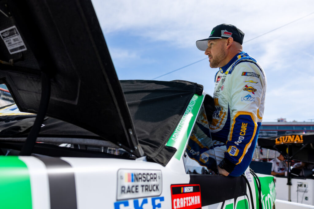 #19: Daniel Hemric, McAnally Hilgemann Racing, Arnott Suspension Products Chevrolet Silverado