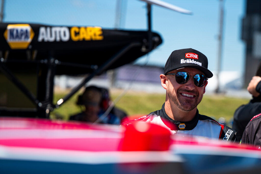#19: Daniel Hemric, McAnally Hilgemann Racing, CRC Brakleen Chevrolet Silverado