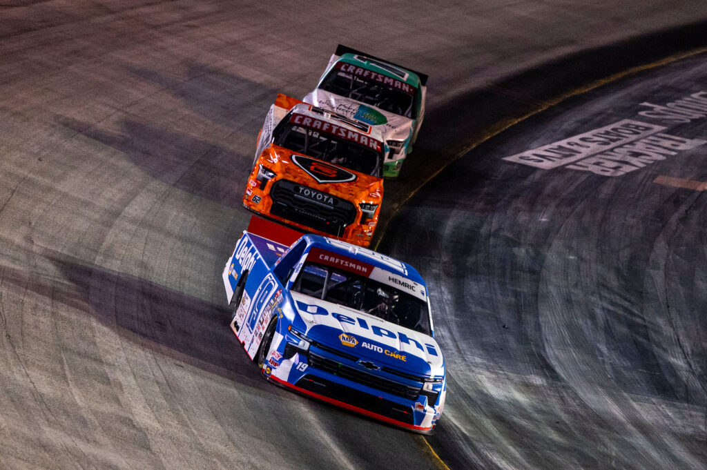 #19: Daniel Hemric, McAnally Hilgemann Racing, Delphi Chevrolet Silverado