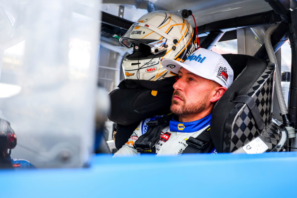 #19: Daniel Hemric, McAnally Hilgemann Racing, Delphi Chevrolet Silverado