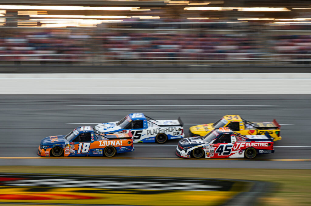 #18: Tyler Ankrum, McAnally Hilgemann Racing, LIUNA Chevrolet Silverado